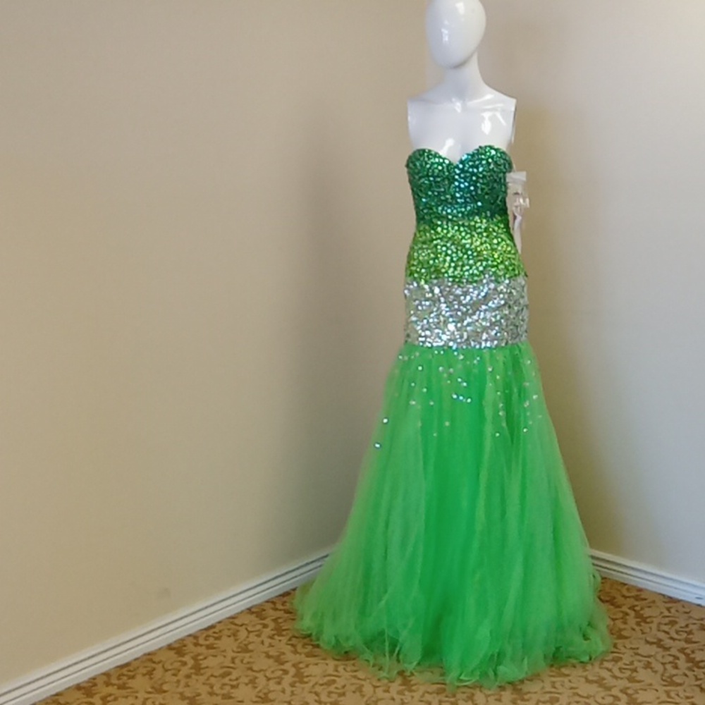 Nwt Mary's bridal kiss kiss prom dress size 2